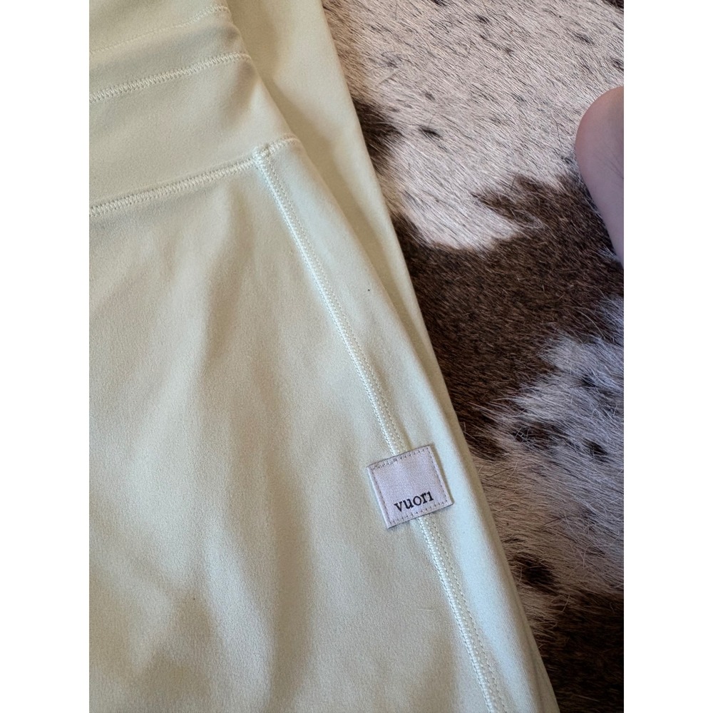 VUORI Daily Form Leggings In Lemongrass Size Small - Picture 3 of 6